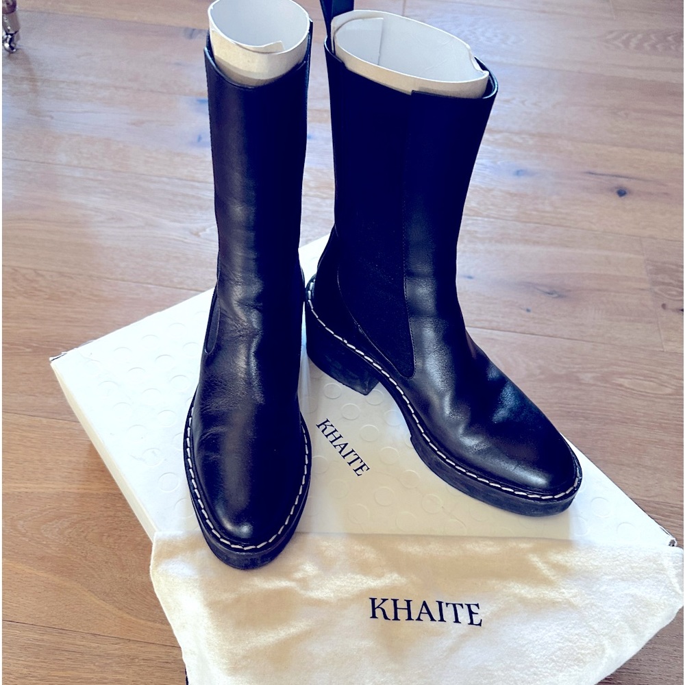 KHAITE
Calgary Leather Chelsea Boots